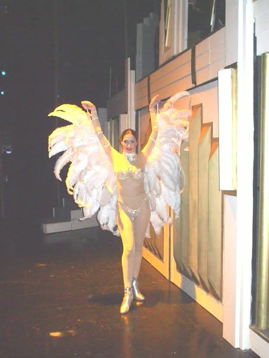 Víctor Victoria, vestuario de plumas